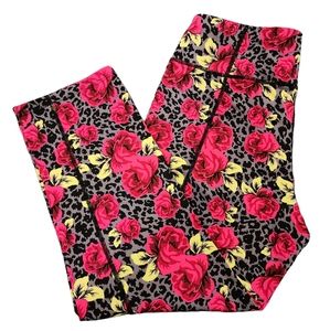 Betsey Johnson brand rose cheetah leopard print capri leggings